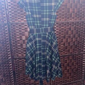 Blue and green plaid dress, size small, has pockets!!